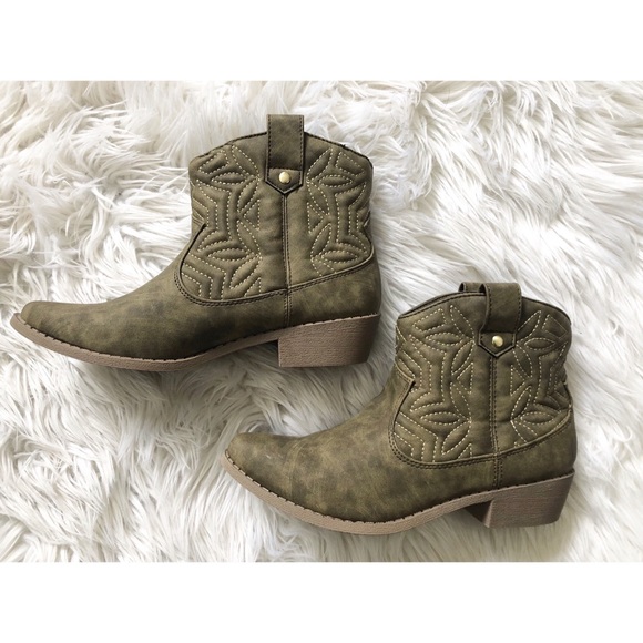 Arizona Jean Company Shoes - NWOT Olive Green Cowgirl Booties
